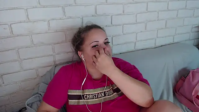 Crazyy girl  online show from 11-19-25, 03:45