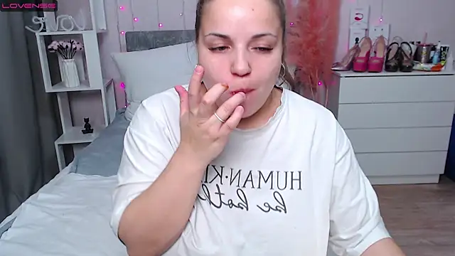 Snapshot of Crazyy_girl_ chatting on 01-16-26, 01:48 Crazyy girl online show from 01-16-26, 01:48