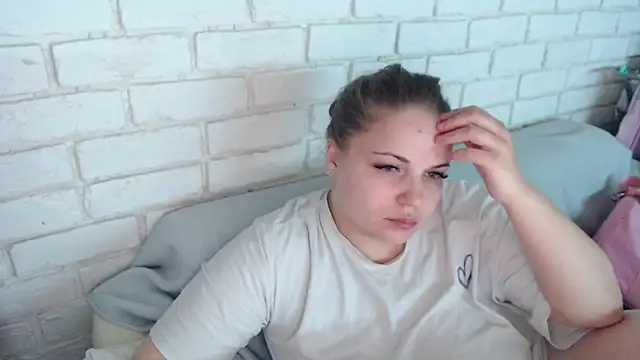 Crazyy girl  online show from 04-08-26, 03:02