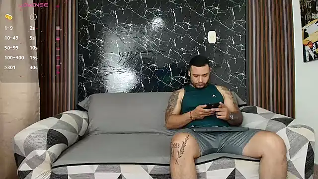 Snapshot of hott_dicks chatting on 01-31-25, 10:42 hott dicks online show from 01-31-25, 10:42