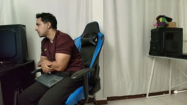 Snapshot of hott_dicks chatting on 03-31-26, 10:01 hott dicks online show from 03-31-26, 10:01