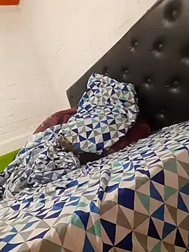 Snapshot of TuBandi2 chatting on 03-03-25, 02:11 TuBandi2 online show from 03-03-25, 02:11