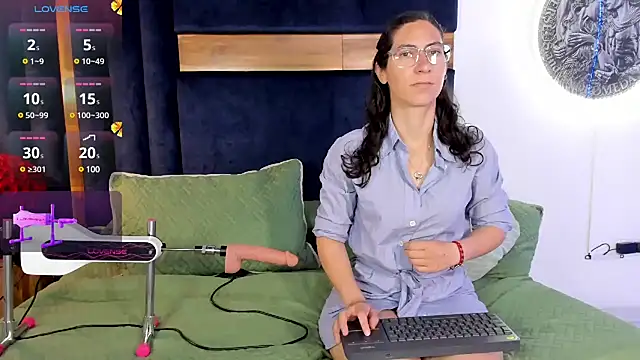 Snapshot of Andromeda-jade chatting on 02-08-25, 03:30 Andromeda-jade online show from 02-08-25, 03:30