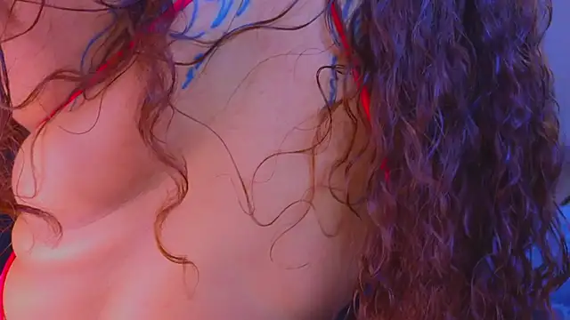 Snapshot of Isa__Blanc chatting on 02-04-26, 03:01 Isa Blanc online show from 02-04-26, 03:01