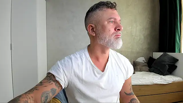 Snapshot of BlowMyXXL chatting on 09-09-25, 04:55 BlowMyXXL online show from 09-09-25, 04:55