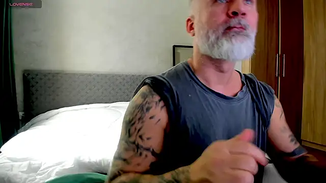 Snapshot of BlowMyXXL chatting on 03-05-25, 11:49 BlowMyXXL online show from 03-05-25, 11:49