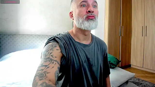 Snapshot of BlowMyXXL chatting on 03-05-25, 08:43 BlowMyXXL online show from 03-05-25, 08:43