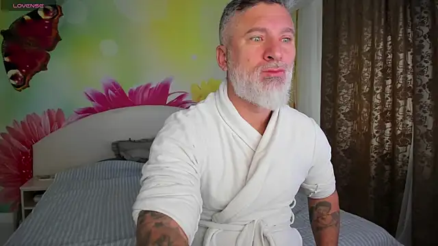 BlowMyXXL online show from 12-18-25, 06:51