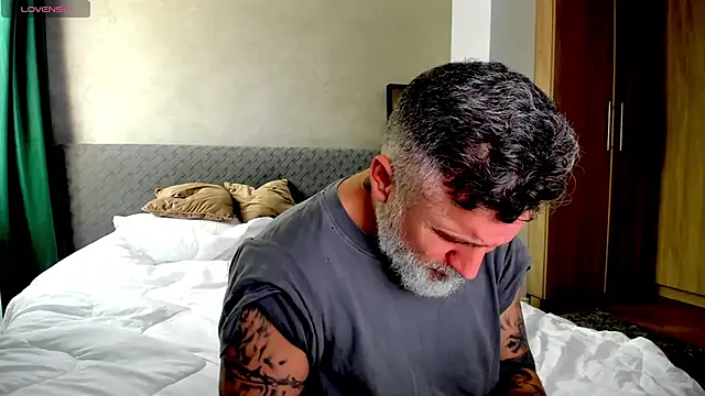 Snapshot of BlowMyXXL chatting on 02-20-25, 01:51 BlowMyXXL online show from 02-20-25, 01:51