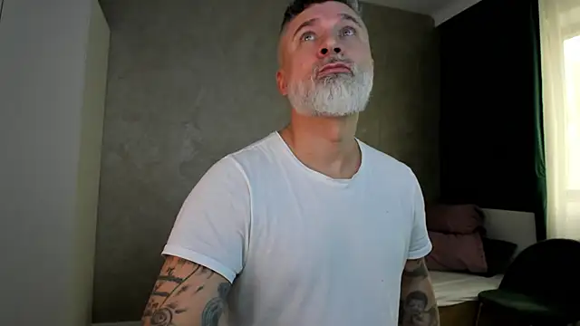 Snapshot of BlowMyXXL chatting on 12-29-24, 11:07 BlowMyXXL online show from 12-29-24, 11:07