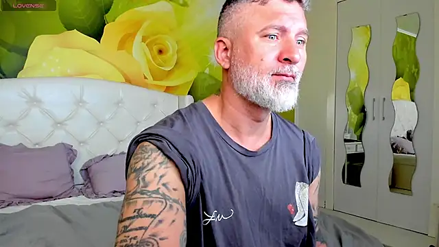 Snapshot of BlowMyXXL chatting on 10-21-25, 07:08 BlowMyXXL online show from 10-21-25, 07:08