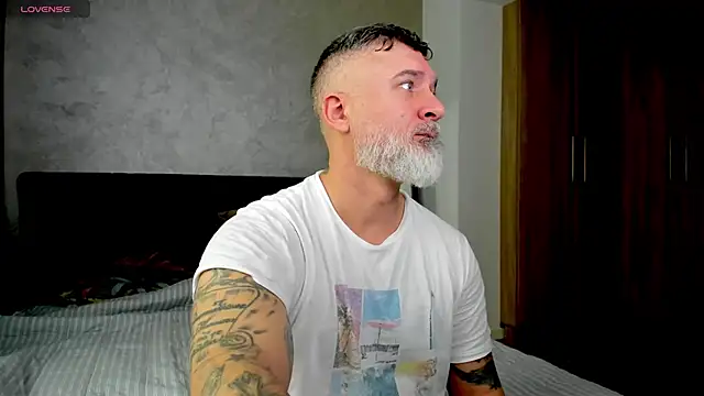 Snapshot of BlowMyXXL chatting on 01-31-25, 10:31 BlowMyXXL online show from 01-31-25, 10:31