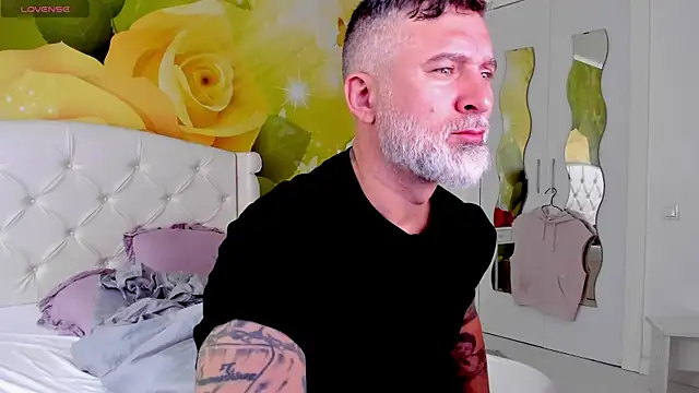 Snapshot of BlowMyXXL chatting on 10-08-25, 07:43 BlowMyXXL online show from 10-08-25, 07:43