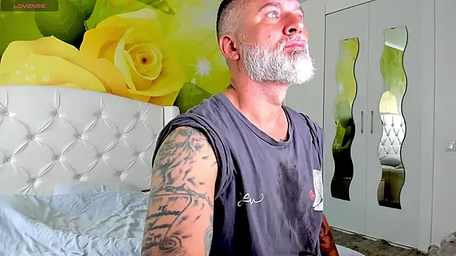 Snapshot of BlowMyXXL chatting on 11-06-25, 08:18 BlowMyXXL online show from 11-06-25, 08:18