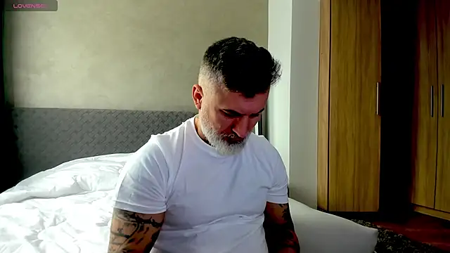 Snapshot of BlowMyXXL chatting on 02-27-25, 11:06 BlowMyXXL online show from 02-27-25, 11:06