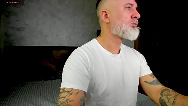 Snapshot of BlowMyXXL chatting on 02-01-25, 09:11 BlowMyXXL online show from 02-01-25, 09:11