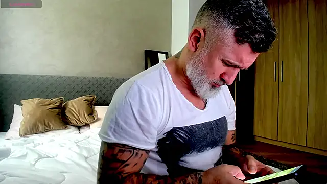 Snapshot of BlowMyXXL chatting on 02-17-25, 10:07 BlowMyXXL online show from 02-17-25, 10:07