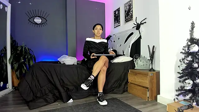 Raven Witch  online show from 12-05-25, 08:17