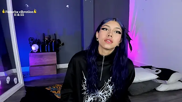 Raven Witch  online show from 05-17-26, 01:11