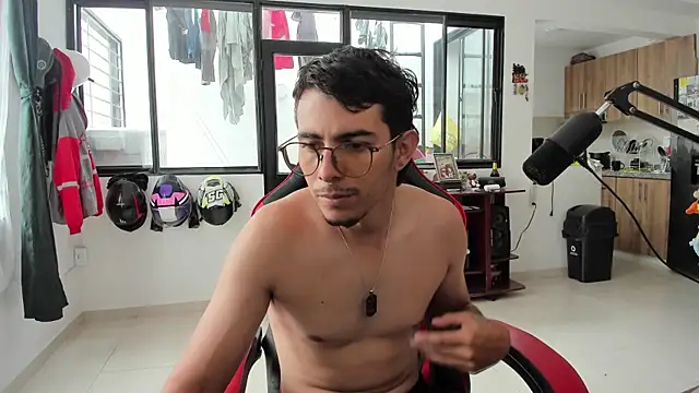 Snapshot of MauroD17 chatting on 04-11-26, 03:27 MauroD17 online show from 04-11-26, 03:27