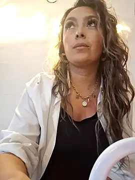 lauramcdowell1 online show from 10-24-25, 10:42