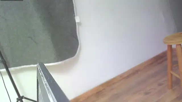 Snapshot of carolinesampaio chatting on 02-04-25, 05:01 carolinesampaio online show from 02-04-25, 05:01