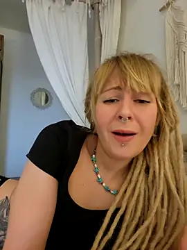 Snapshot of Jenna-Lia chatting on 12-24-24, 08:00 Jenna-Lia online show from 12-24-24, 08:00