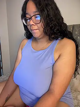 Snapshot of XMara chatting on 05-27-26, 04:47 XMara online show from 05-27-26, 04:47