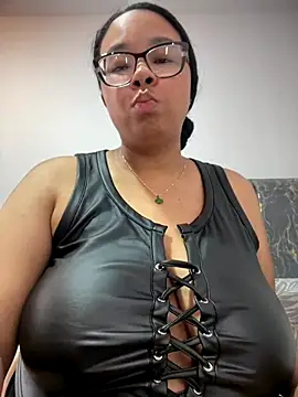 XMara online show from 12-17-25, 05:51