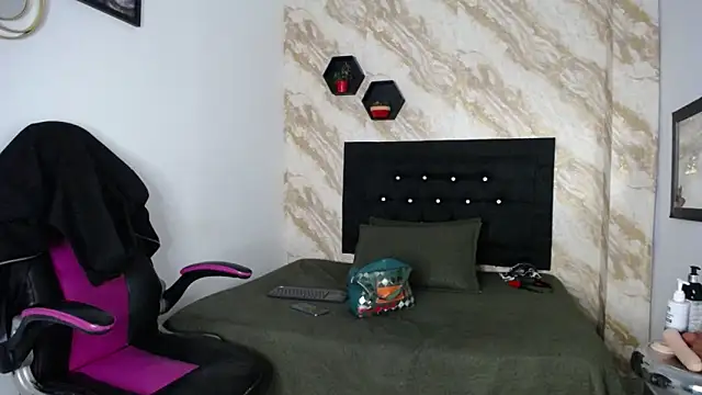 issa  love online show from 05-15-26, 12:47