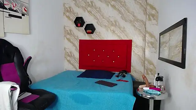 issa  love online show from 12-20-25, 12:19