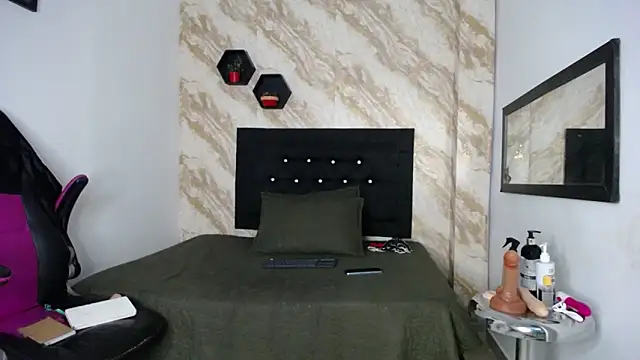 issa  love online show from 06-05-26, 12:44