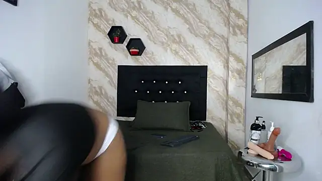 issa  love online show from 06-04-26, 12:43