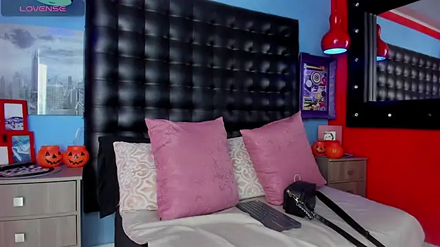 CloeRodriguez online show from 10-25-25, 08:09