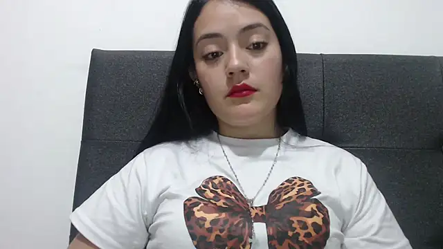 Snapshot of Alisha_99 chatting on 10-27-25, 01:17 Alisha 99 online show from 10-27-25, 01:17