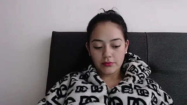 Snapshot of Alisha_99 chatting on 09-25-25, 12:33 Alisha 99 online show from 09-25-25, 12:33