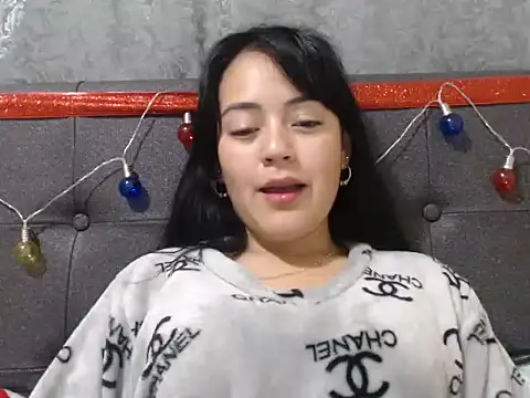 Snapshot of Alisha_99 chatting on 01-20-25, 01:32 Alisha 99 online show from 01-20-25, 01:32