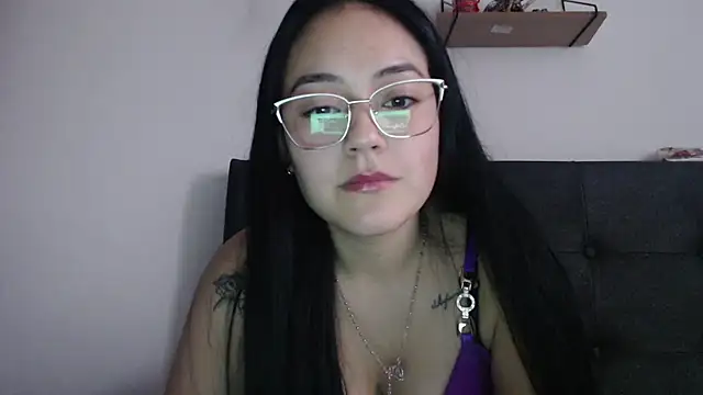 Snapshot of Alisha_99 chatting on 10-18-25, 08:44 Alisha 99 online show from 10-18-25, 08:44