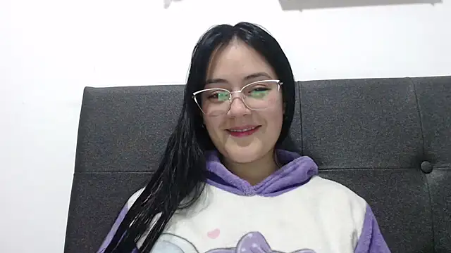 Snapshot of Alisha_99 chatting on 10-13-25, 12:01 Alisha 99 online show from 10-13-25, 12:01