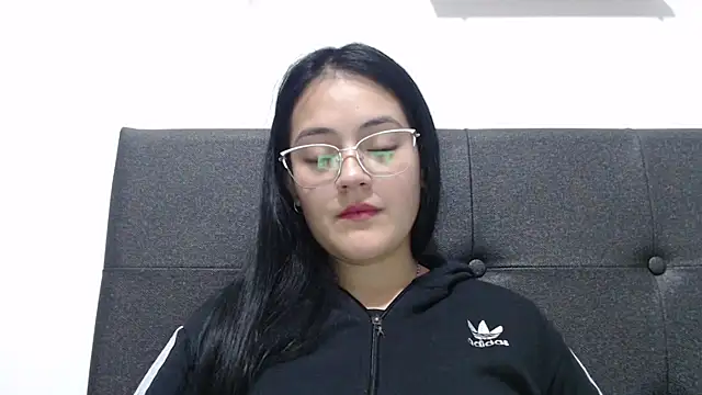 Snapshot of Alisha_99 chatting on 10-14-25, 12:44 Alisha 99 online show from 10-14-25, 12:44