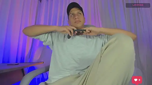 Snapshot of matt_benji chatting on 03-18-25, 07:01 matt benji online show from 03-18-25, 07:01