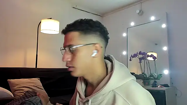 Snapshot of matt_benji chatting on 10-31-25, 02:46 matt benji online show from 10-31-25, 02:46