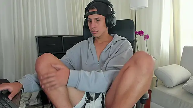 Snapshot of matt_benji chatting on 10-20-25, 06:08 matt benji online show from 10-20-25, 06:08