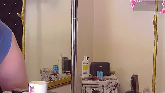 Estheraa online show from 11-18-25, 05:22