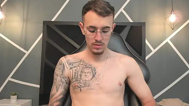 CodyWalkerR online show from 10-04-25, 05:14