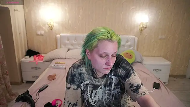 LunaaMayy online show from 05-20-26, 04:48