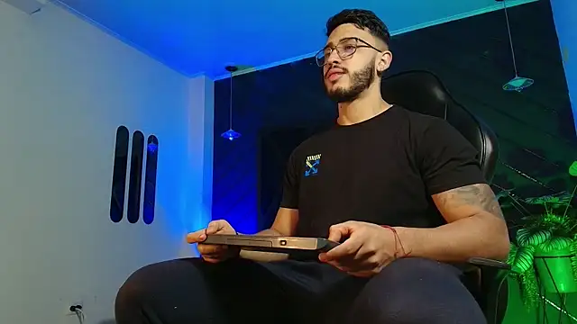 Snapshot of Liam_Kleiin chatting on 04-11-26, 11:36 Liam Kleiin online show from 04-11-26, 11:36