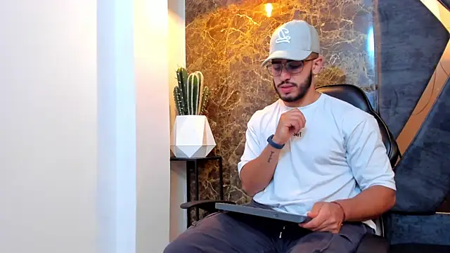 Liam Kleiin online show from 09-21-25, 03:28