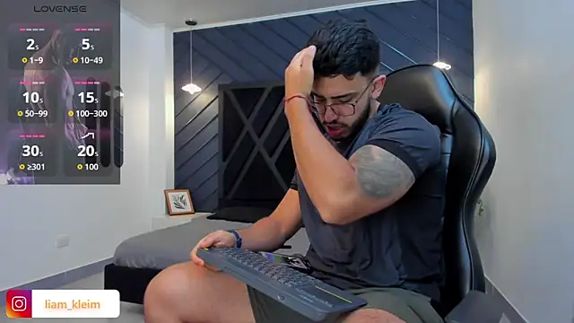 Liam Kleiin online show from 10-28-25, 11:20