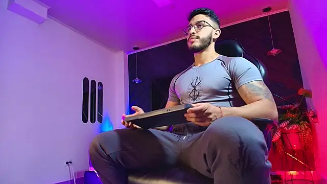 Snapshot of Liam_Kleiin chatting on 04-13-26, 11:47 Liam Kleiin online show from 04-13-26, 11:47